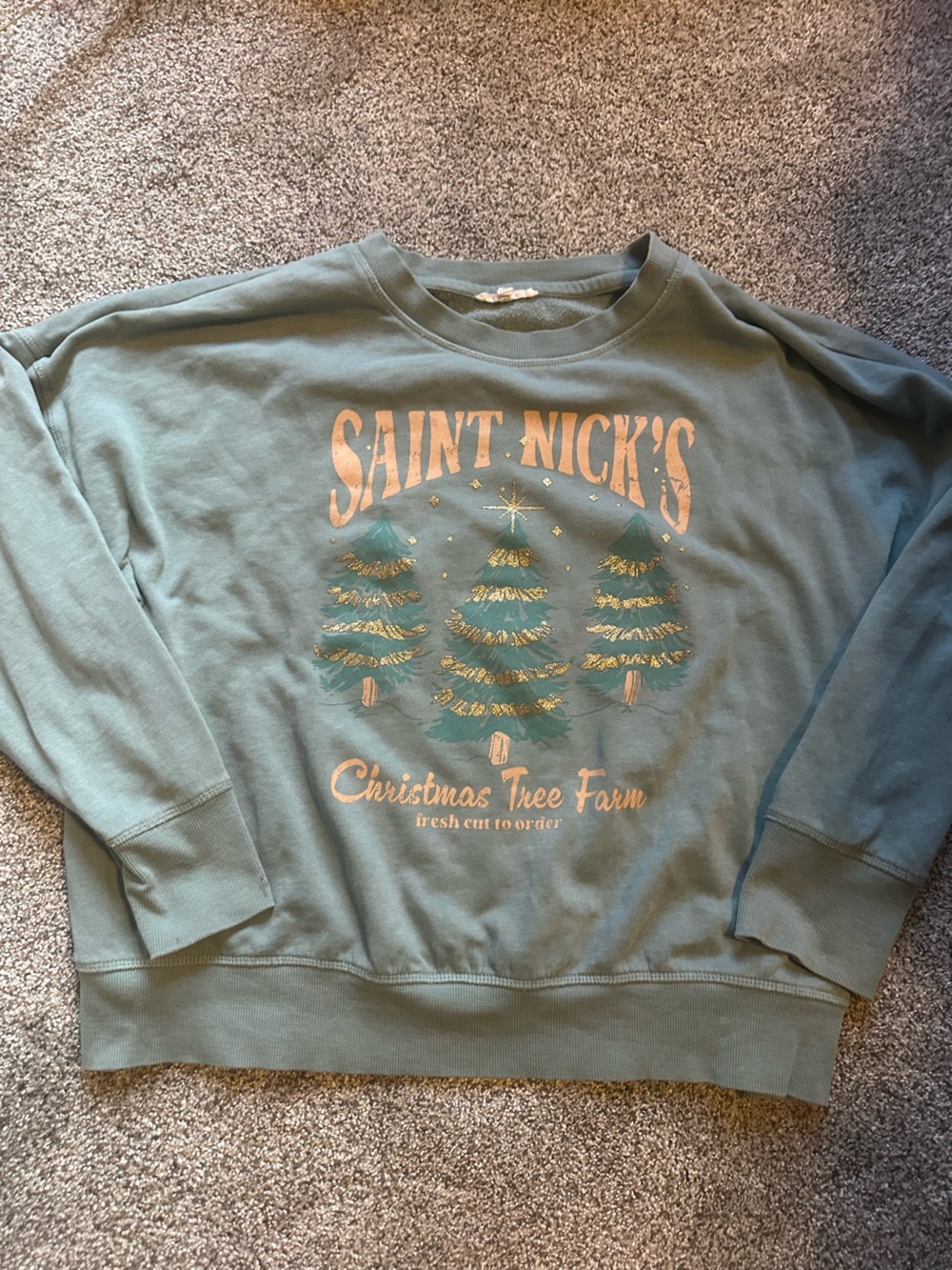 Maurice’s Saint Nick's Christmas Tree Farm women’s Graphic Sweatshirt - Green